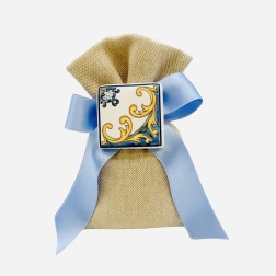 Bomboniera cresima calamita mattonella maiolica Capodimonte sacchetto